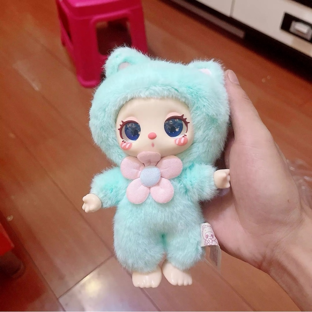 Liila’s Lucky Cat Version 1 Unopened Blind Box - Picture 7 of 12